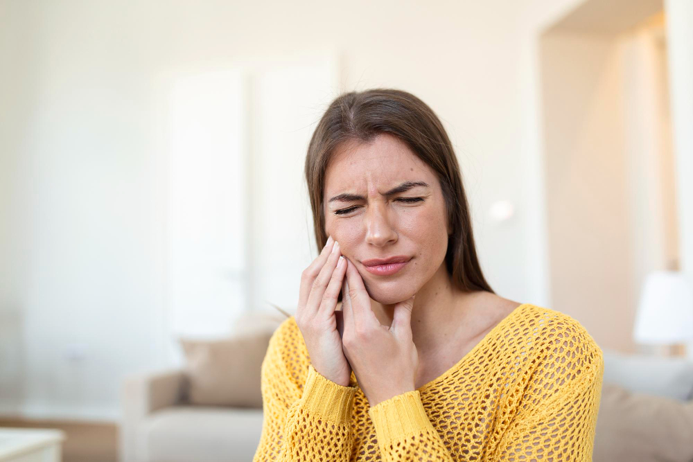 Are You Feeling A Sudden Tooth Pain? 7 Factors Might Be Causing It